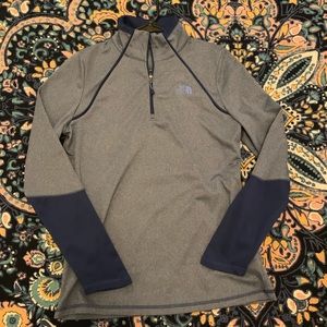 The North Face Women’s Quarter Zip, Size M